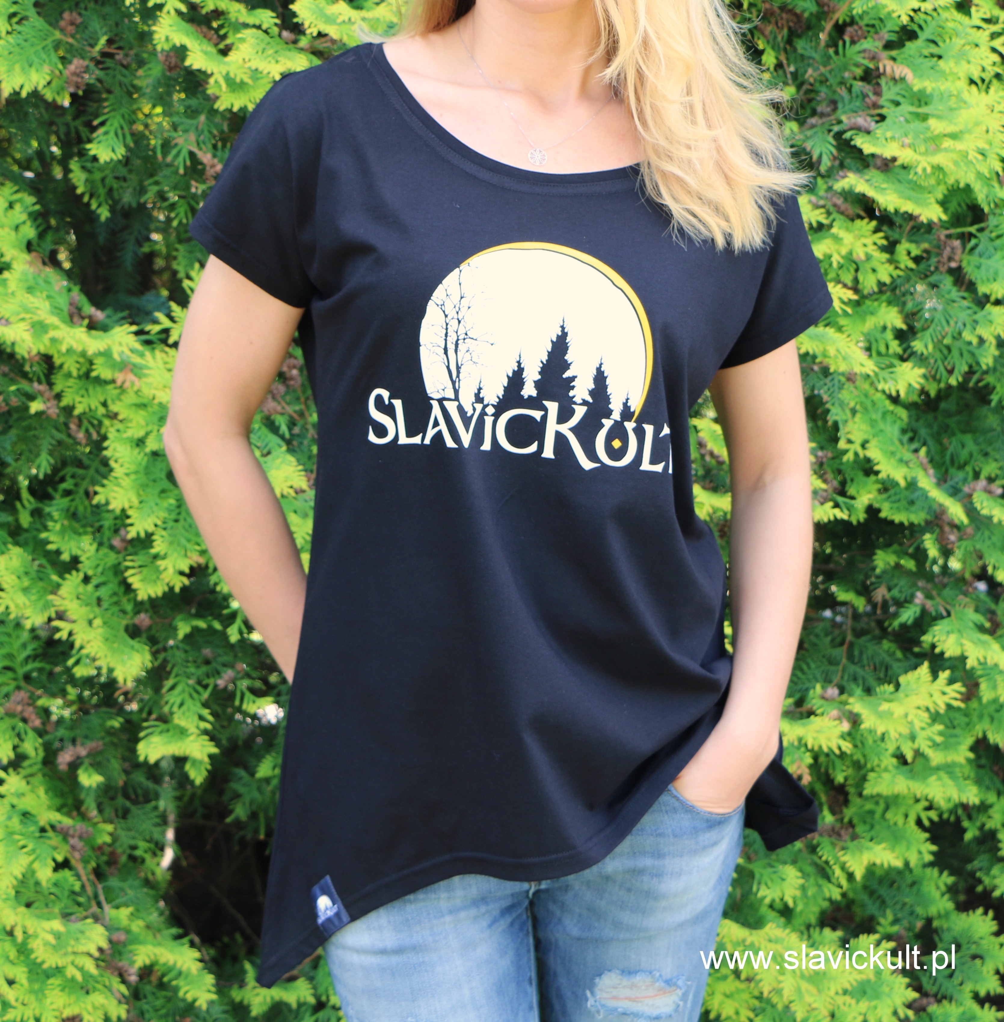 Koszulka Slavickult (Czarna) Damska z przedłużonym bokami